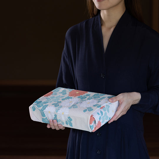 70 Koetsu Chirimen Yuzen Dyeing | Chrysanthemum Cream