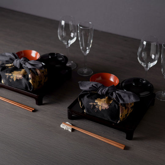 58 Setsugekka Octagonal Tray with Cherry Blossom Pattern | Black