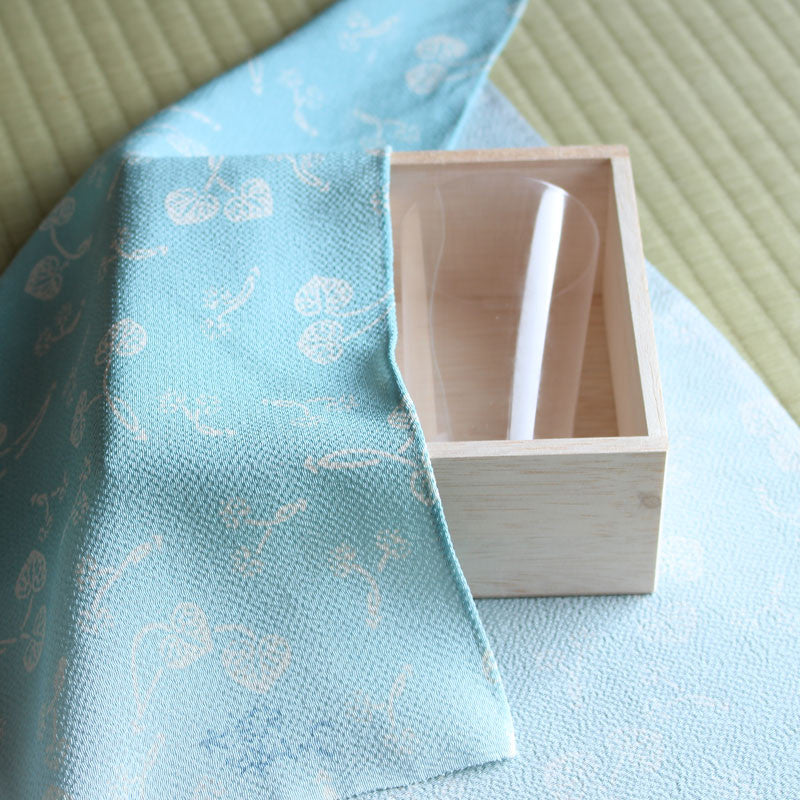45 KARACHO Soie Chirimen Yuzen Teinture | Asarum Caulescens Bleu Clair