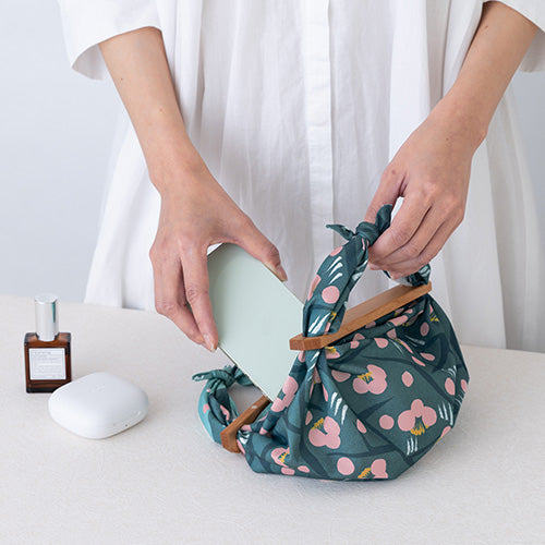 48 Yumeji Takehisa | Japanese apricot and Cat Blue