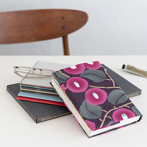 48 Yumeji Takehisa | Camellia Bluish Purple